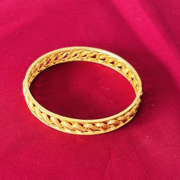 Gold plated filigree design bangle for women
