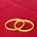 Gold plated textured classic bangle for women
